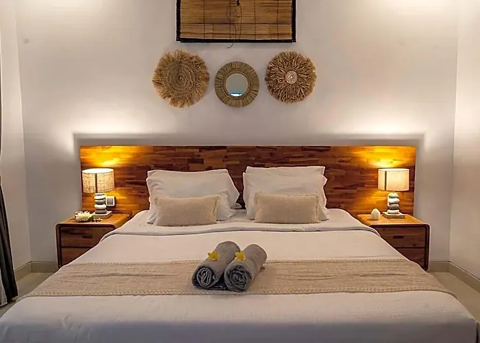 Villa Innerbloom Spacious 2 Bedroom With Large Pool & Garden